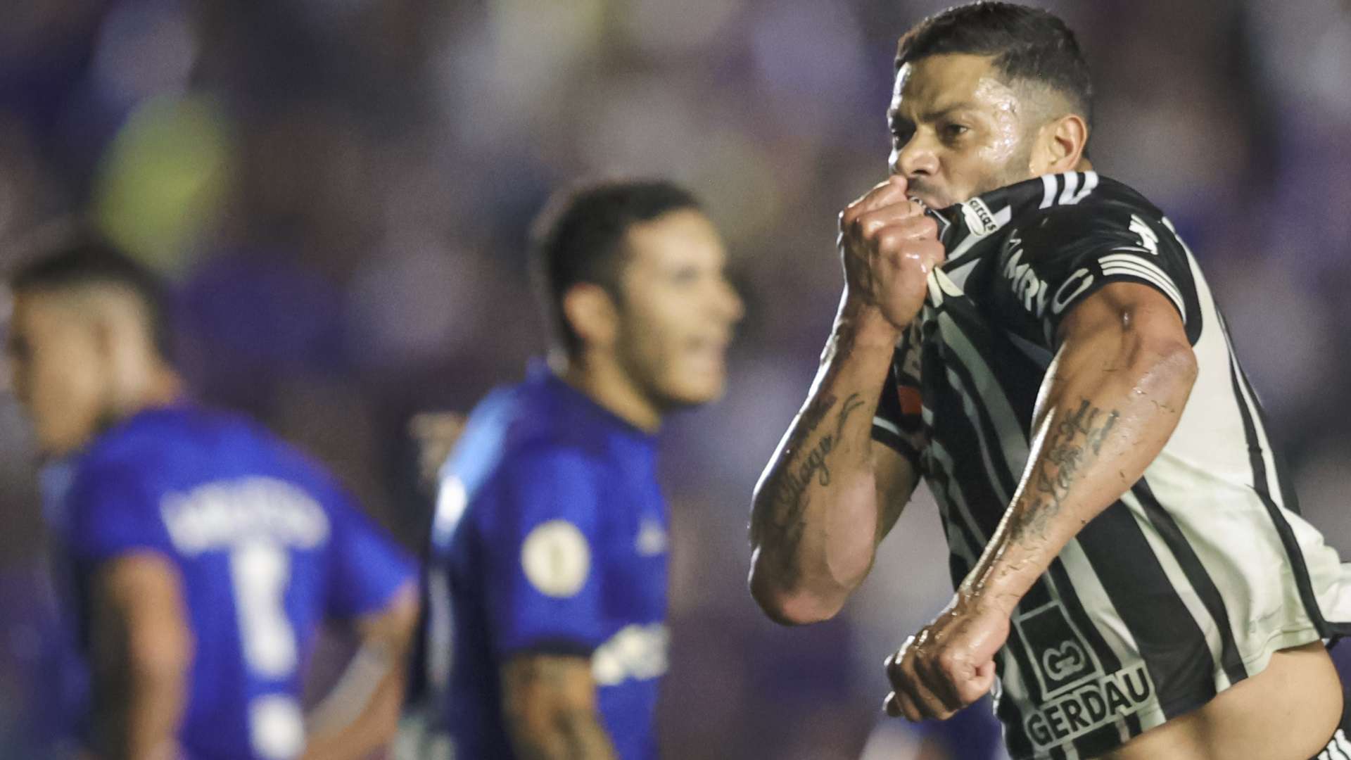Hulk comemora golaço de falta sobre o Cruzeiro, pelo Atlético-MG, no Brasileirão 2023