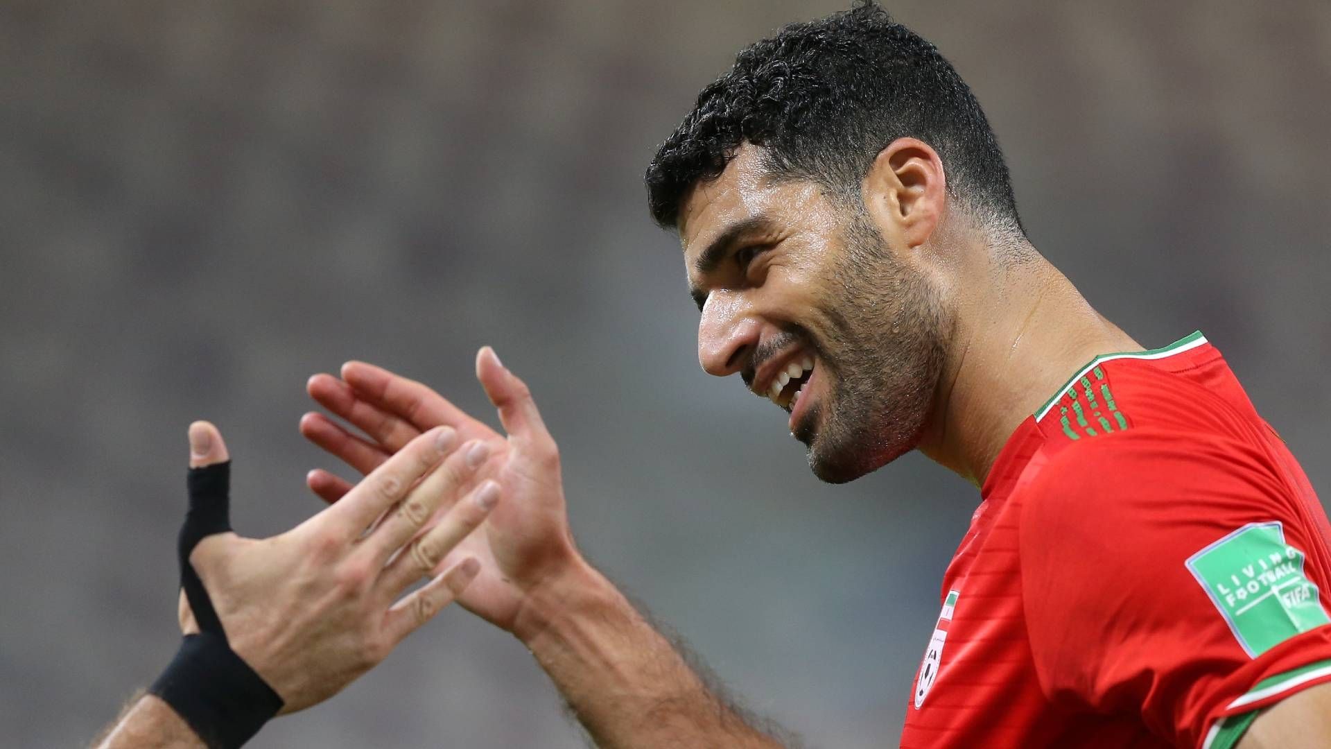 Mehdi Taremi comemora gol do Irã