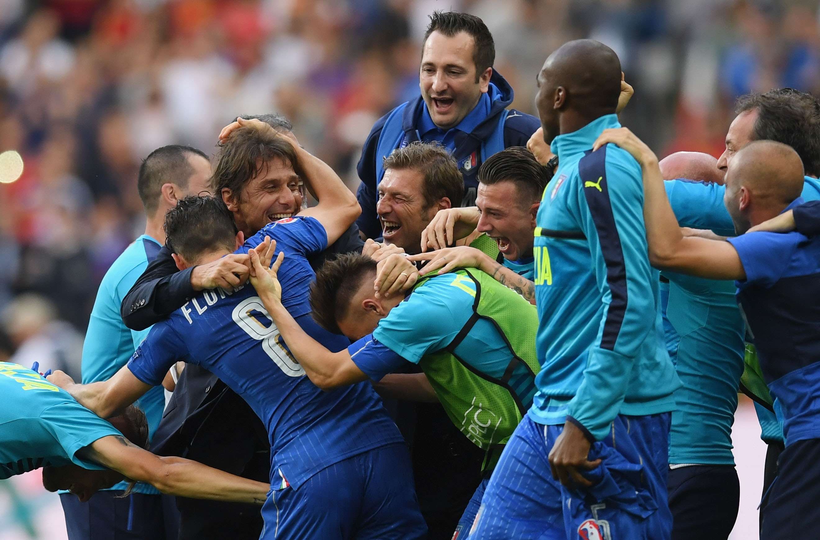 Italy celebrating vs Spain Euro 2016