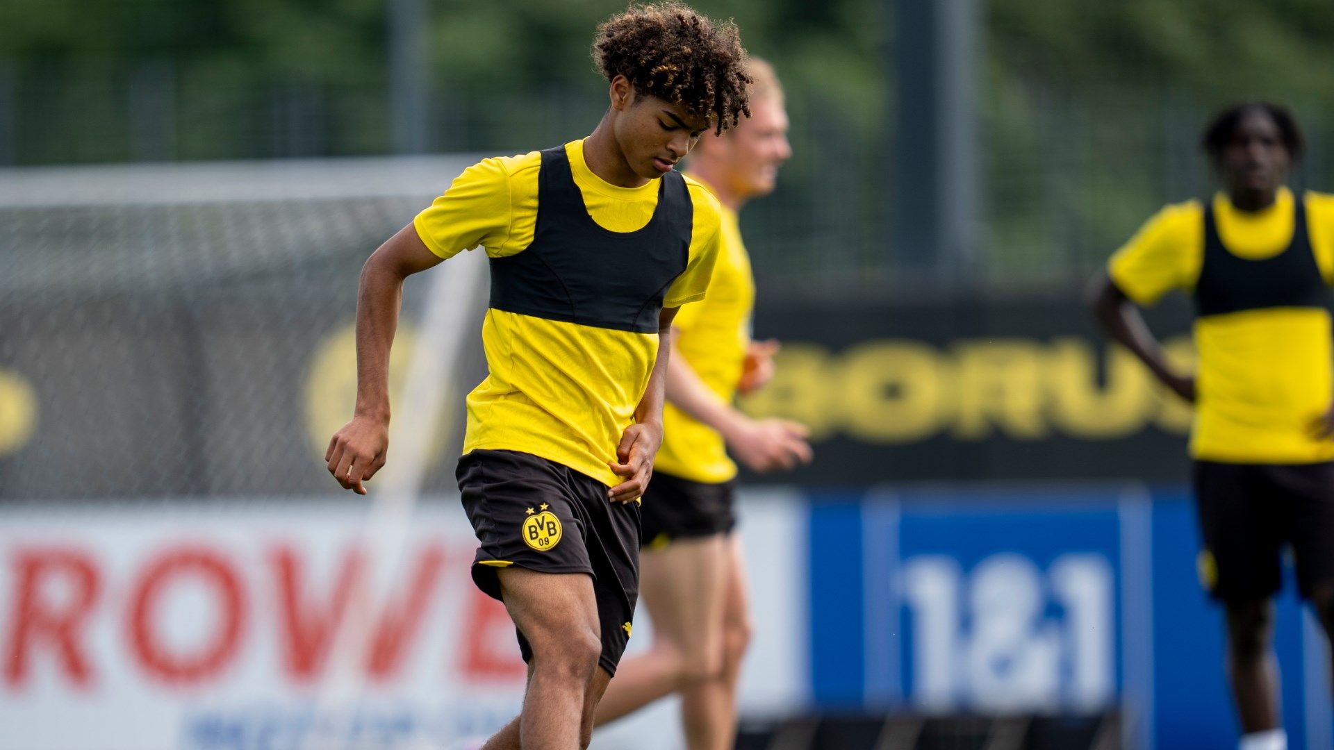 'A lot of potential' - Borussia Dortmund's Waldemar Anton gives rave review of USMNT and BVB prospect Mathis Albert at Club World Cup | Goal.com UK