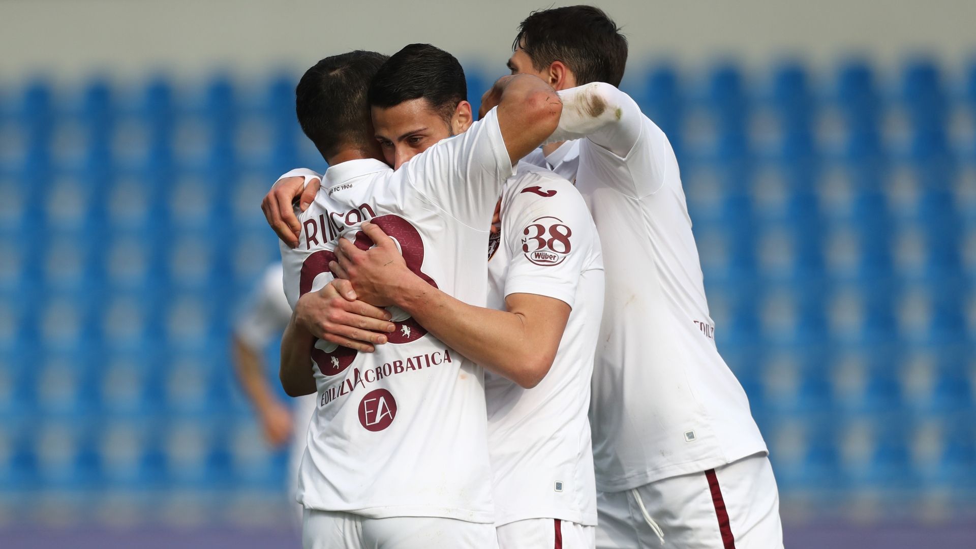 Mandragora celebrating Crotone Torino