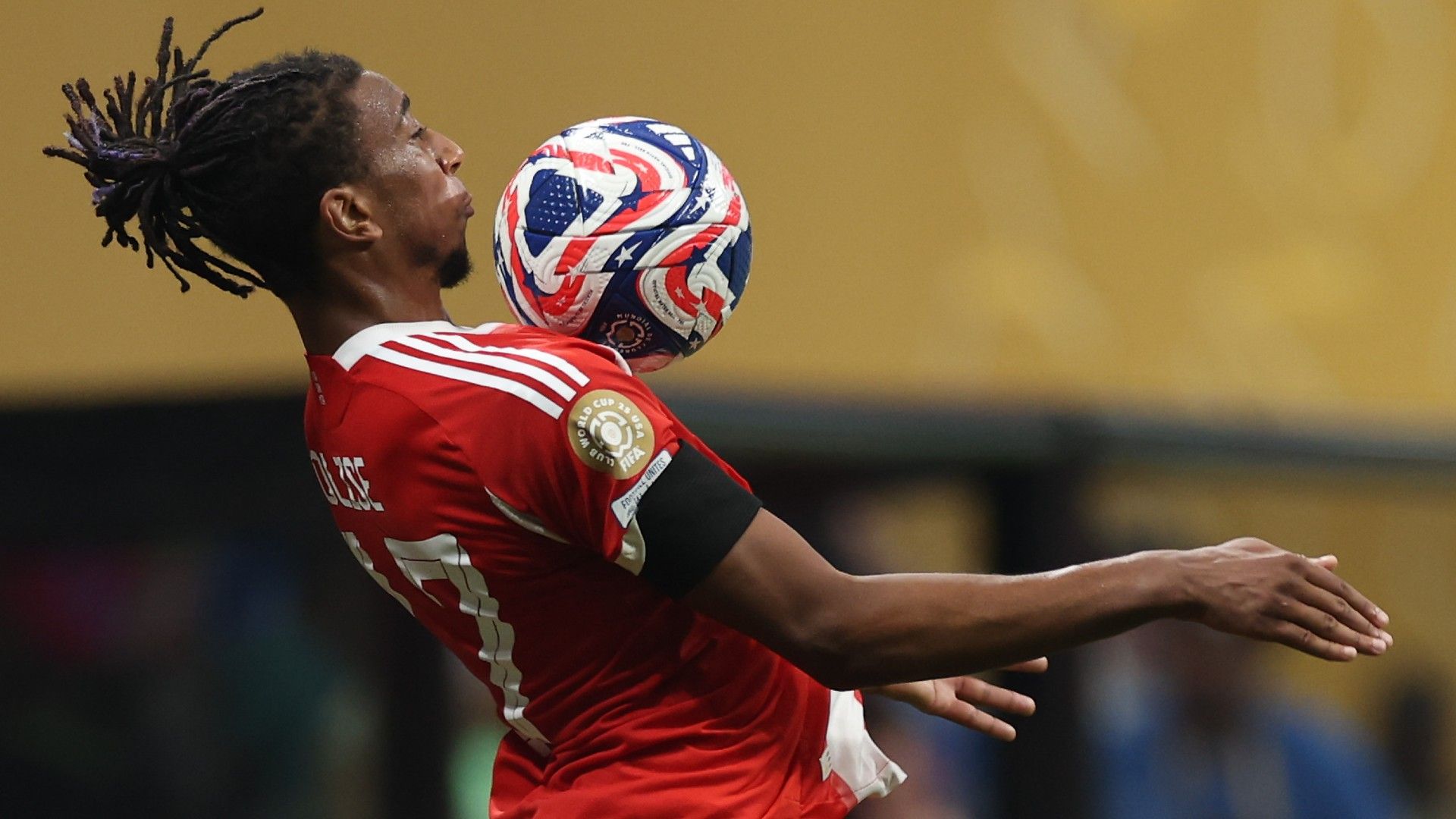 Michael Olise #17 of FC Bayern Munchen 