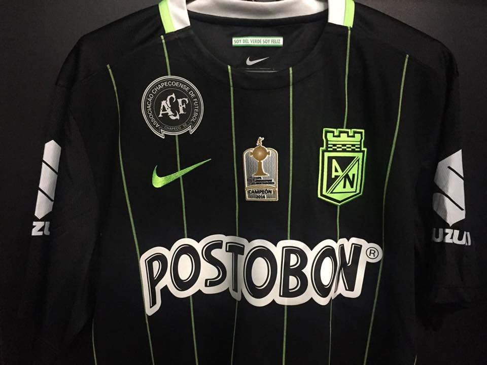 Nacional camiseta Chapecoense