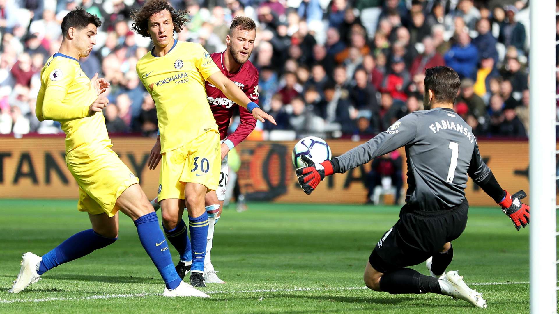 ALVARO MORATA CHELSEA LUKASZ FABIANSKI WEST HAM PREMIER LEAGUE 23092018