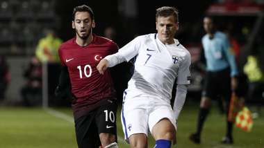 Hakan Calhanoglu Robin Lod Finland Turkey WCQ 10092017