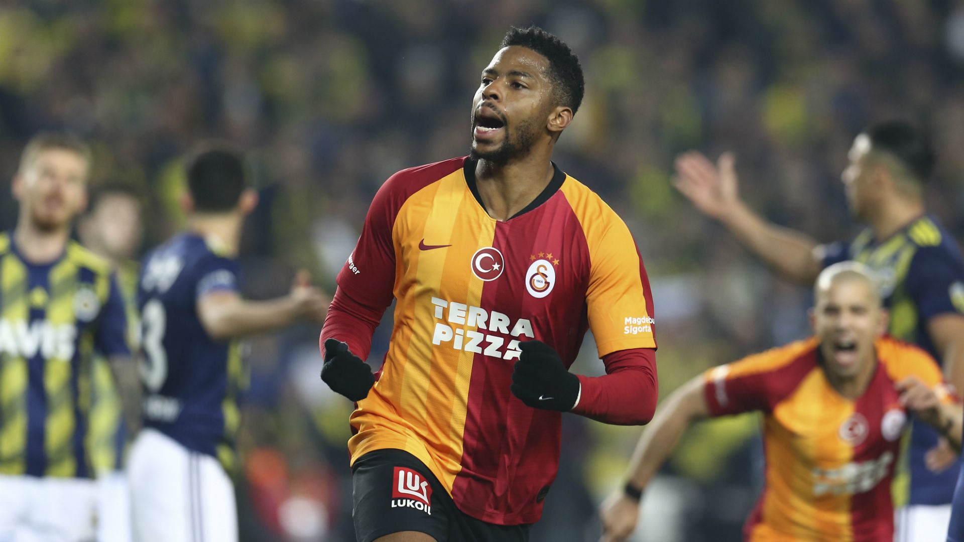 Ryan Donk goal celebration Galatasaray Fenerbahce