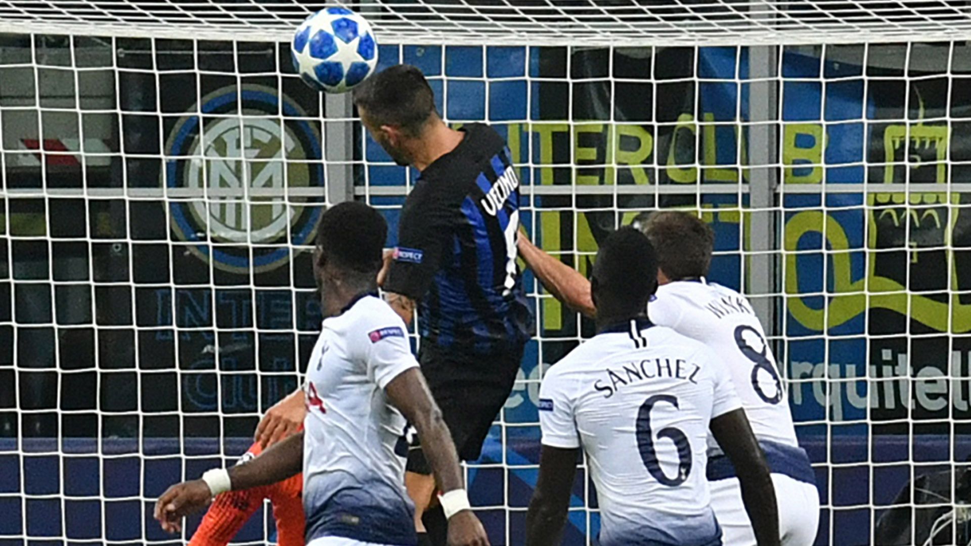 Vecino Inter Tottenham Champions League