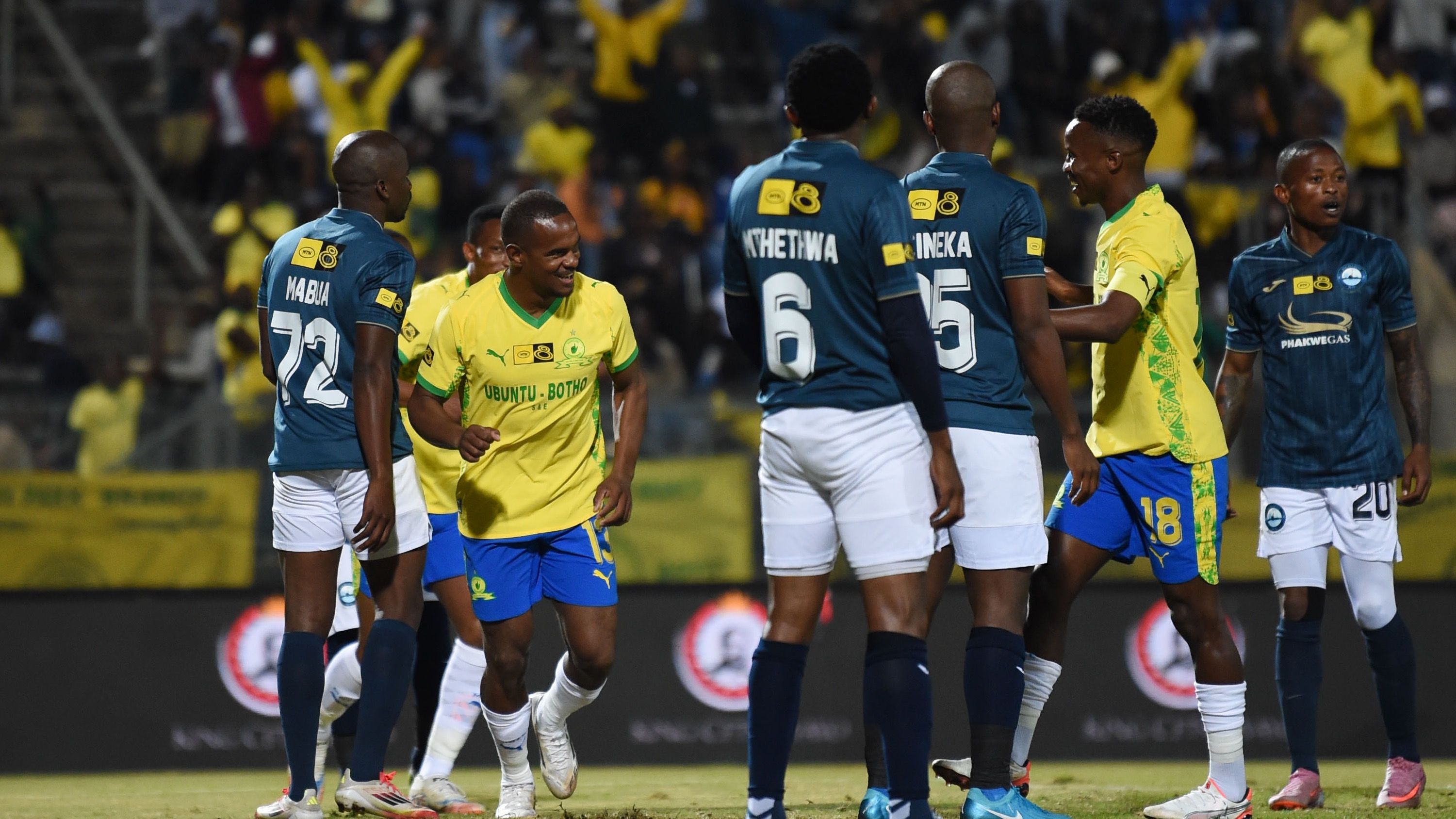 Iqraam Rayners of Mamelodi Sundowns celebrates goal