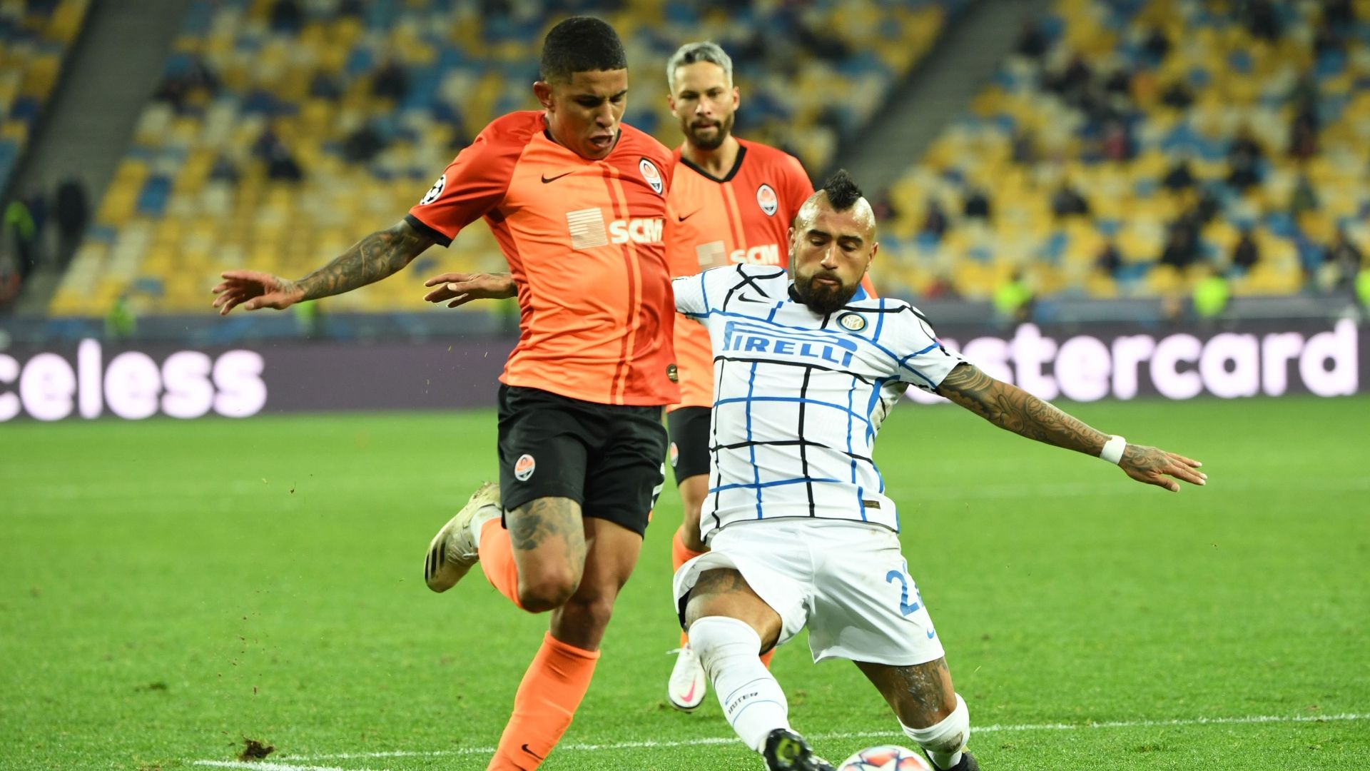 Arturo Vidal Inter - Shakhtar