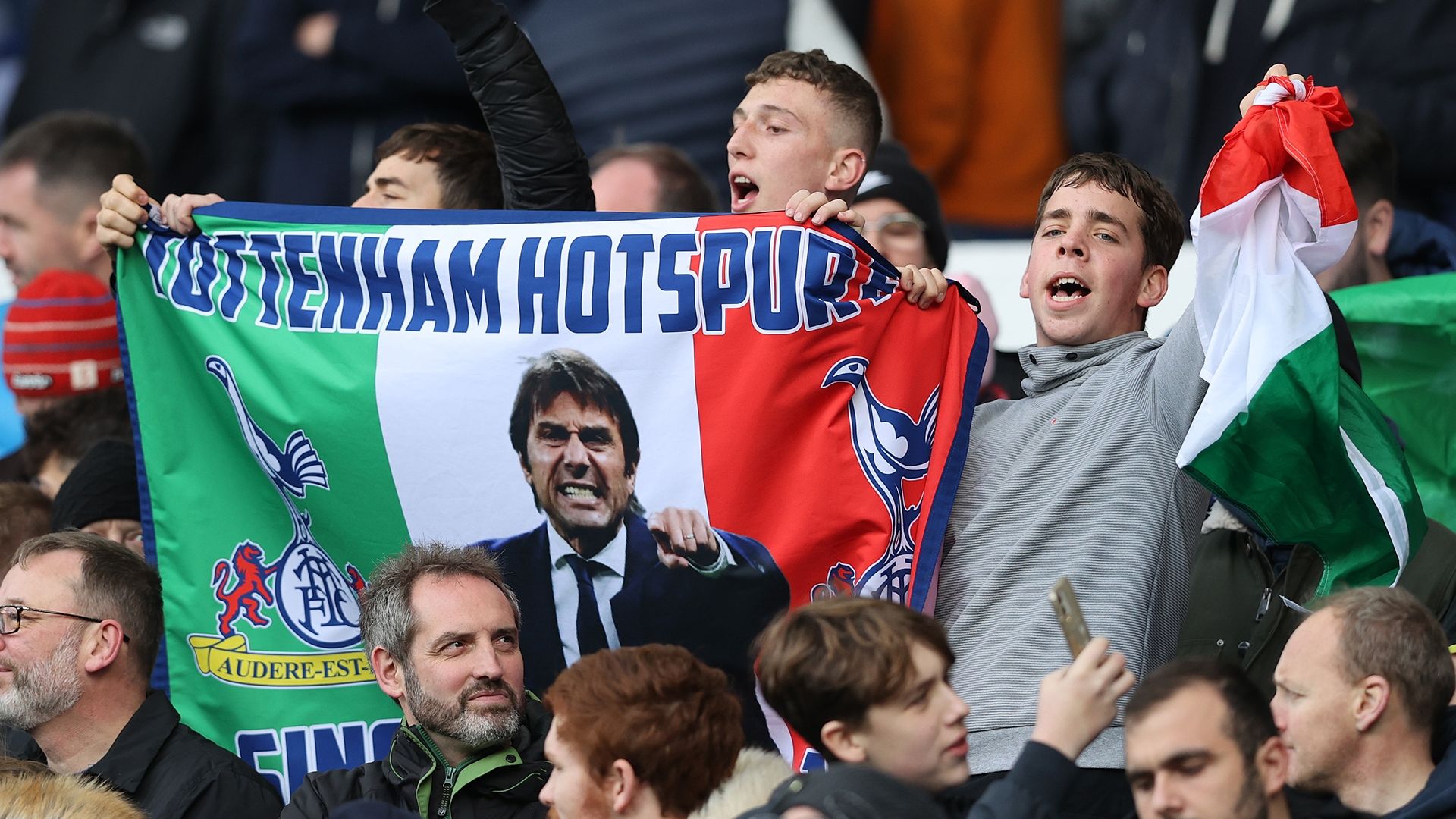 Antonio Conte flag Tottenham fans 2021