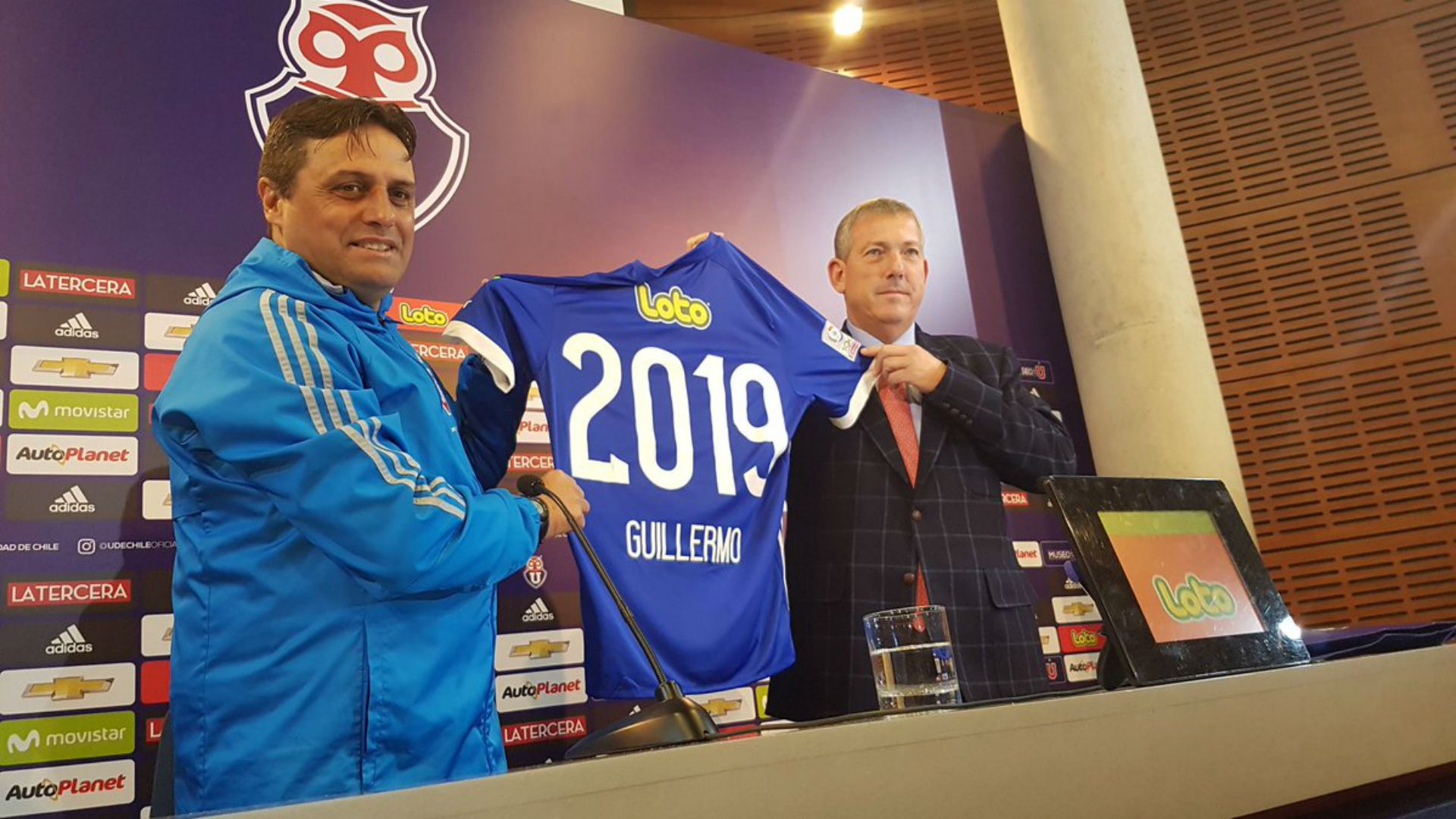 Angel Guillermo Hoyos renovó hasta 2019 en Universidad de Chile