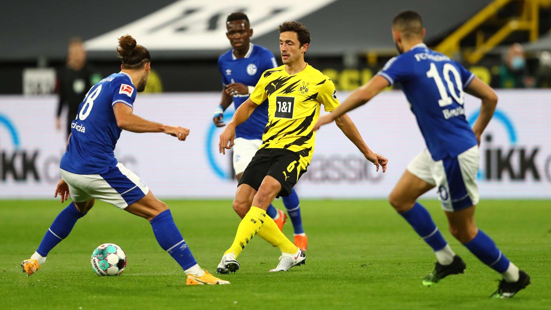 Thomas Delaney Borussia Dortmund Schalke 04 Bundesliga