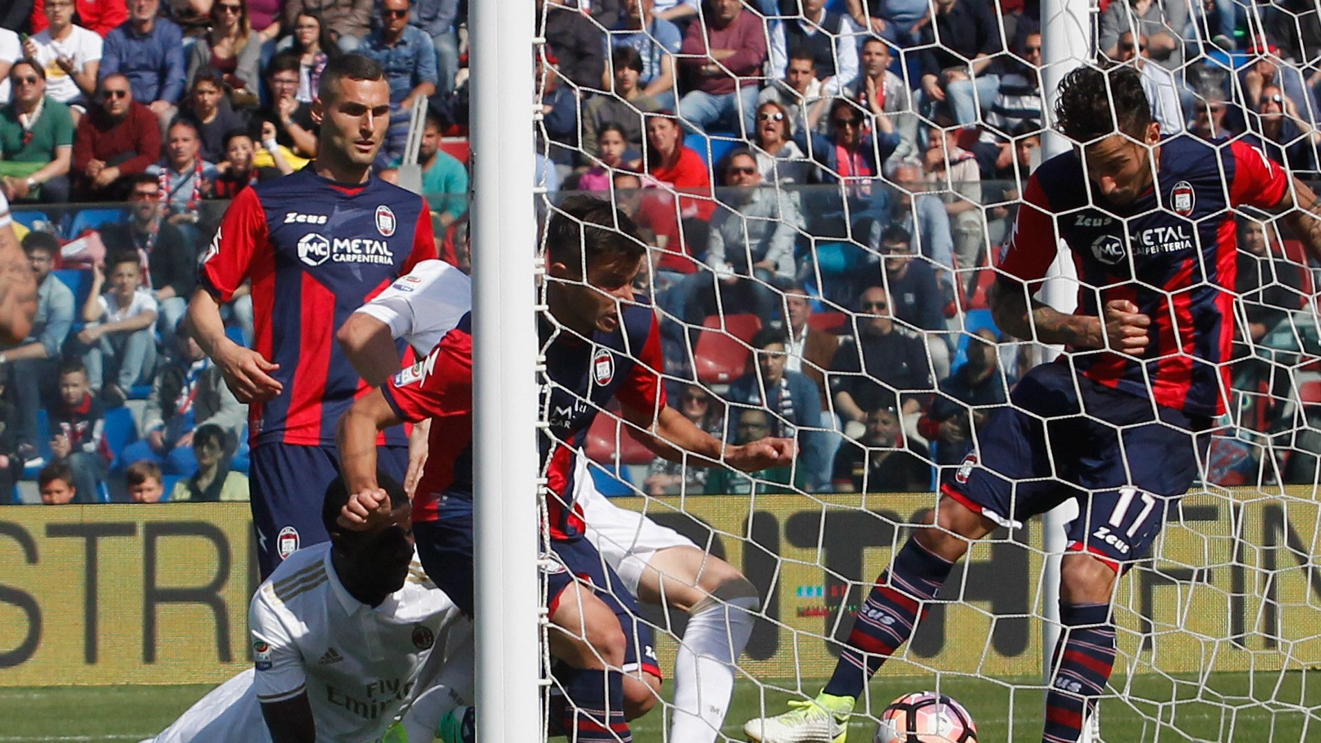 Zapata Paletta Crotone Milan