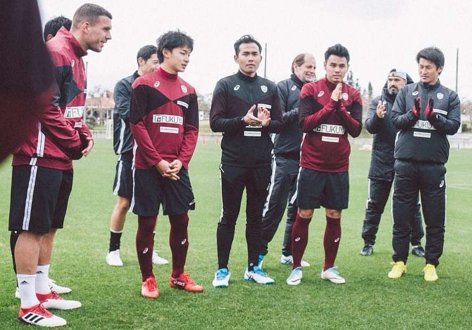 Lukas Podolski & Theerathon Bunmathan - Vissel Kobe