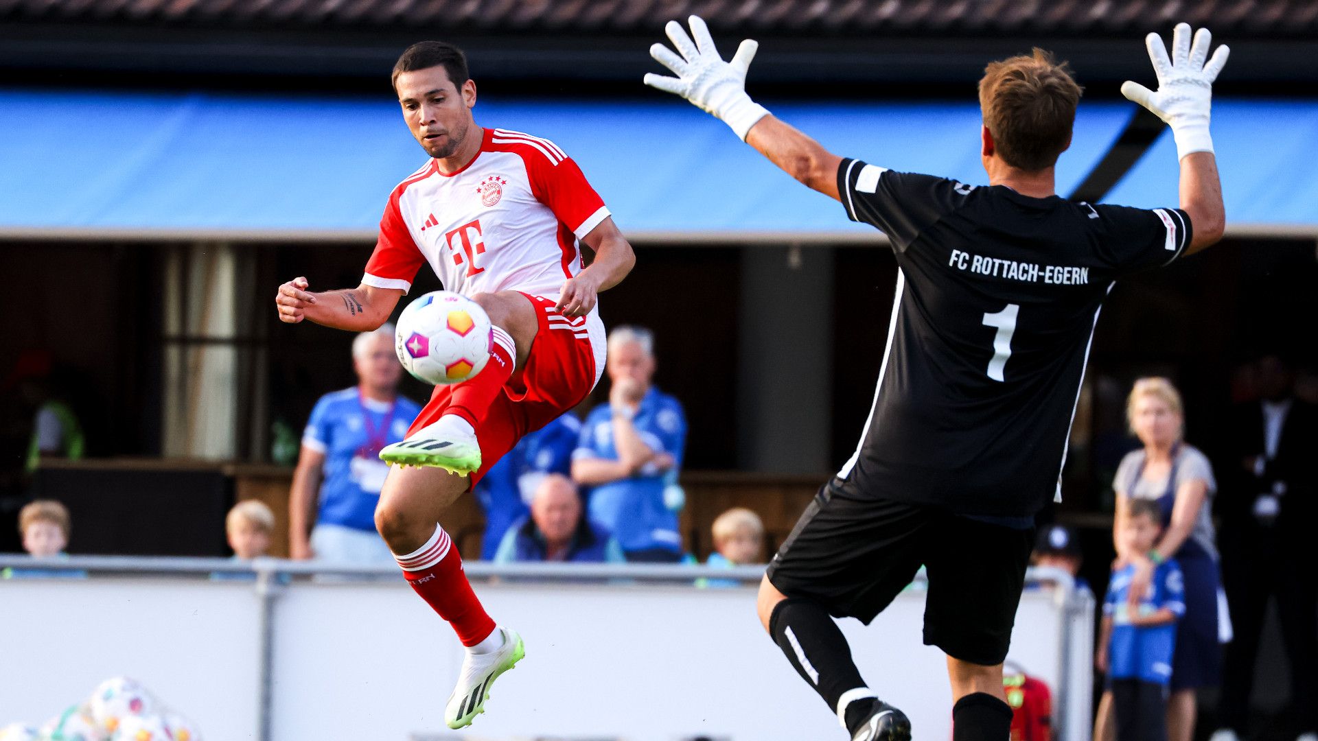 RAPHAEL GUERREIRO BAYERN MÜNCHEN