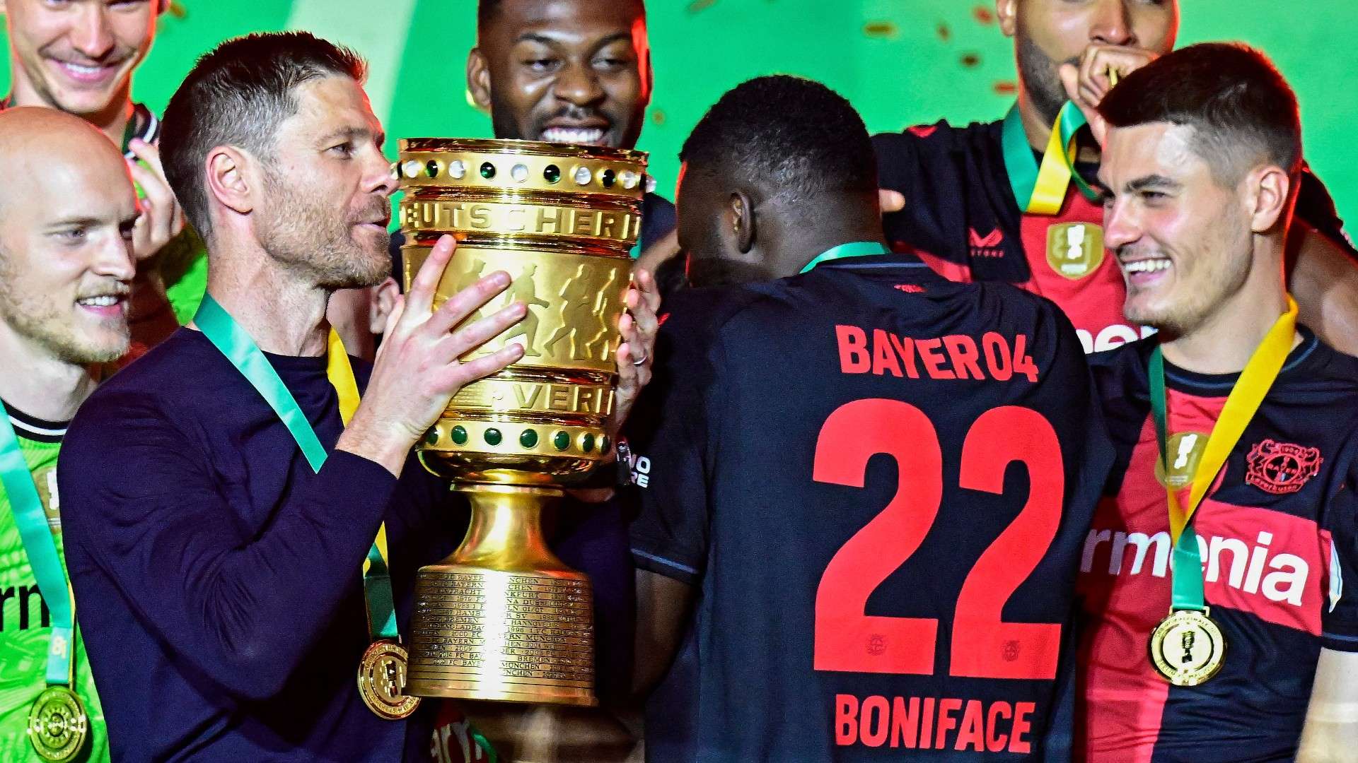 Bayer Leverkusen's Spanish head coach Xabi Alonso and his players celebrate with the trophy