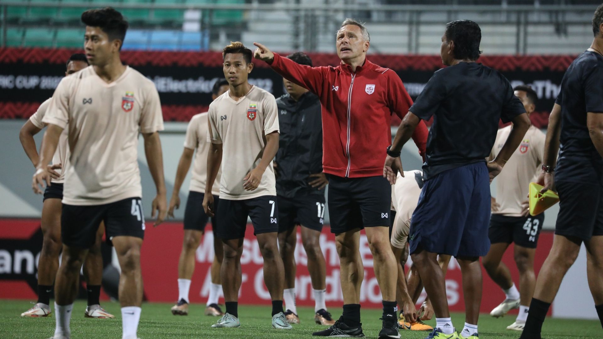 Antoine Hey - Myanmar 23122022