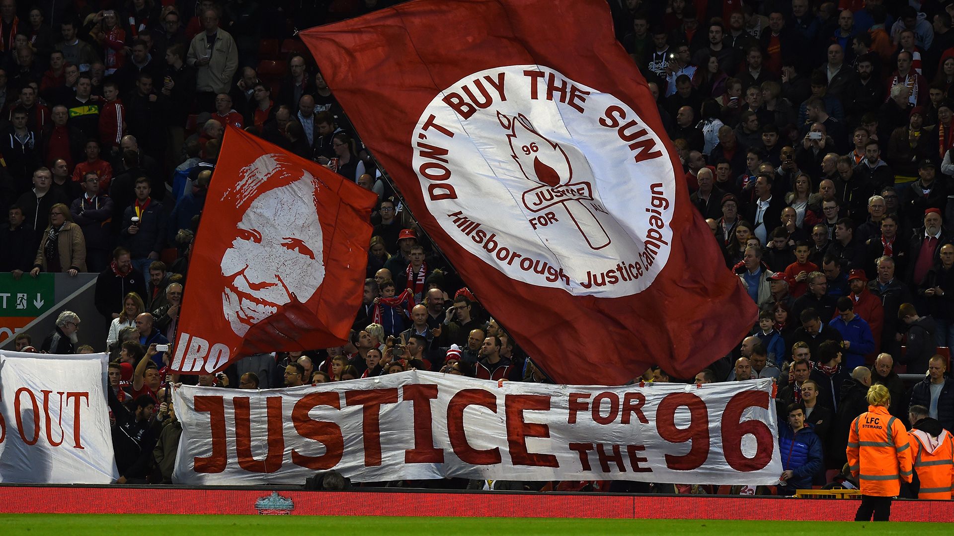 لافتة لا تشتري ذا صن من جماهير ليفربول