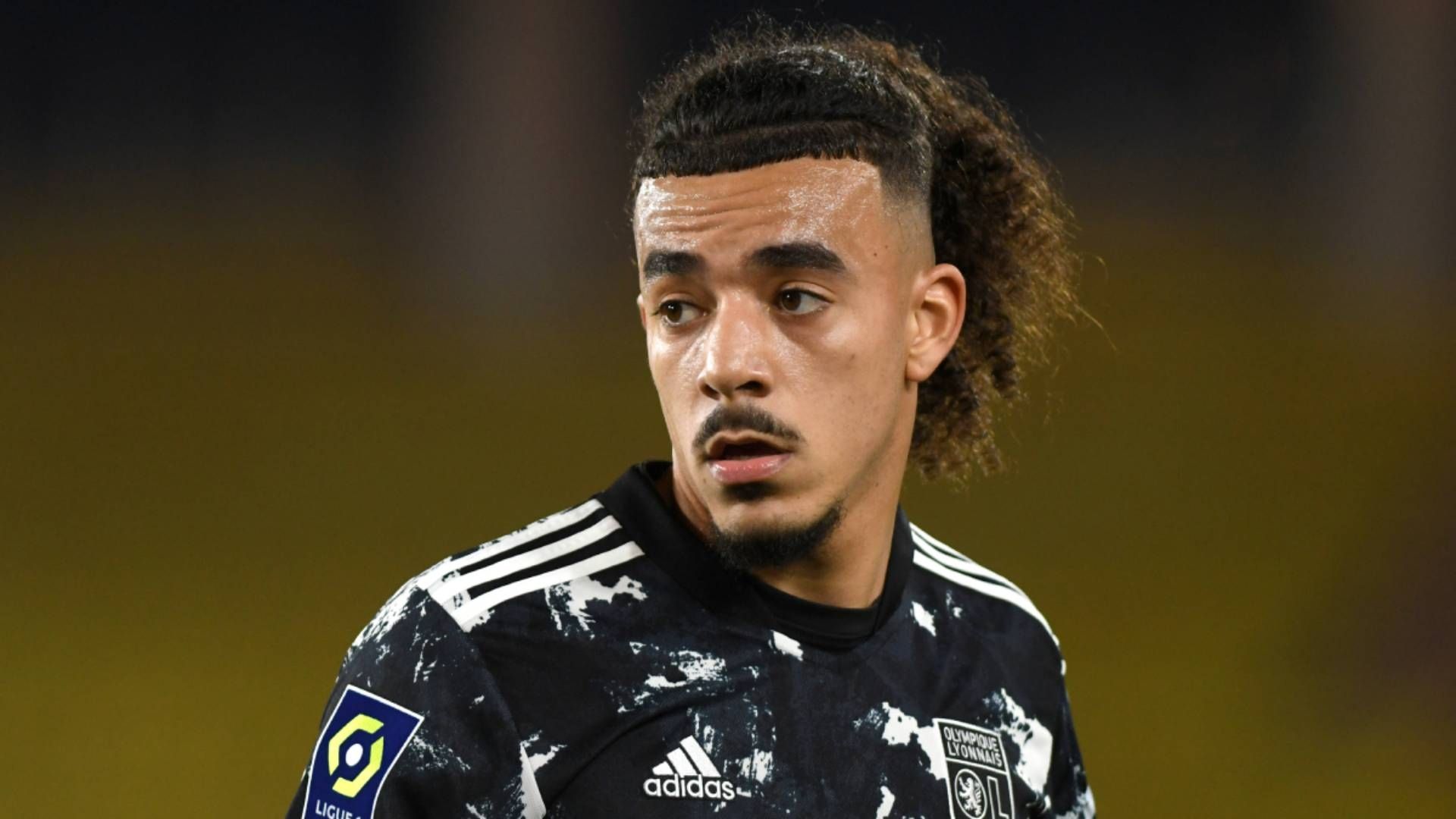 malo-gusto-golden-boy