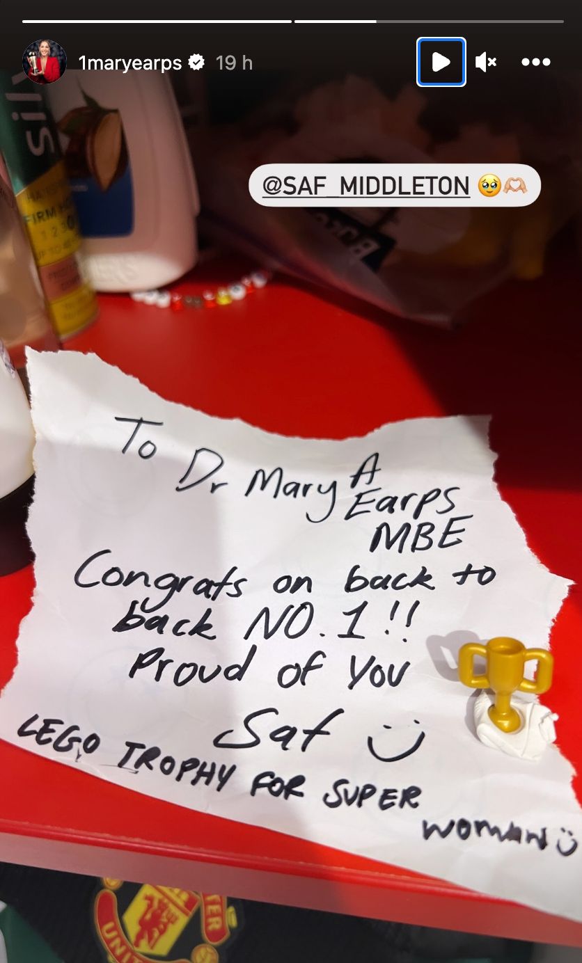 Earps received a touching message from her Man United team-mate.