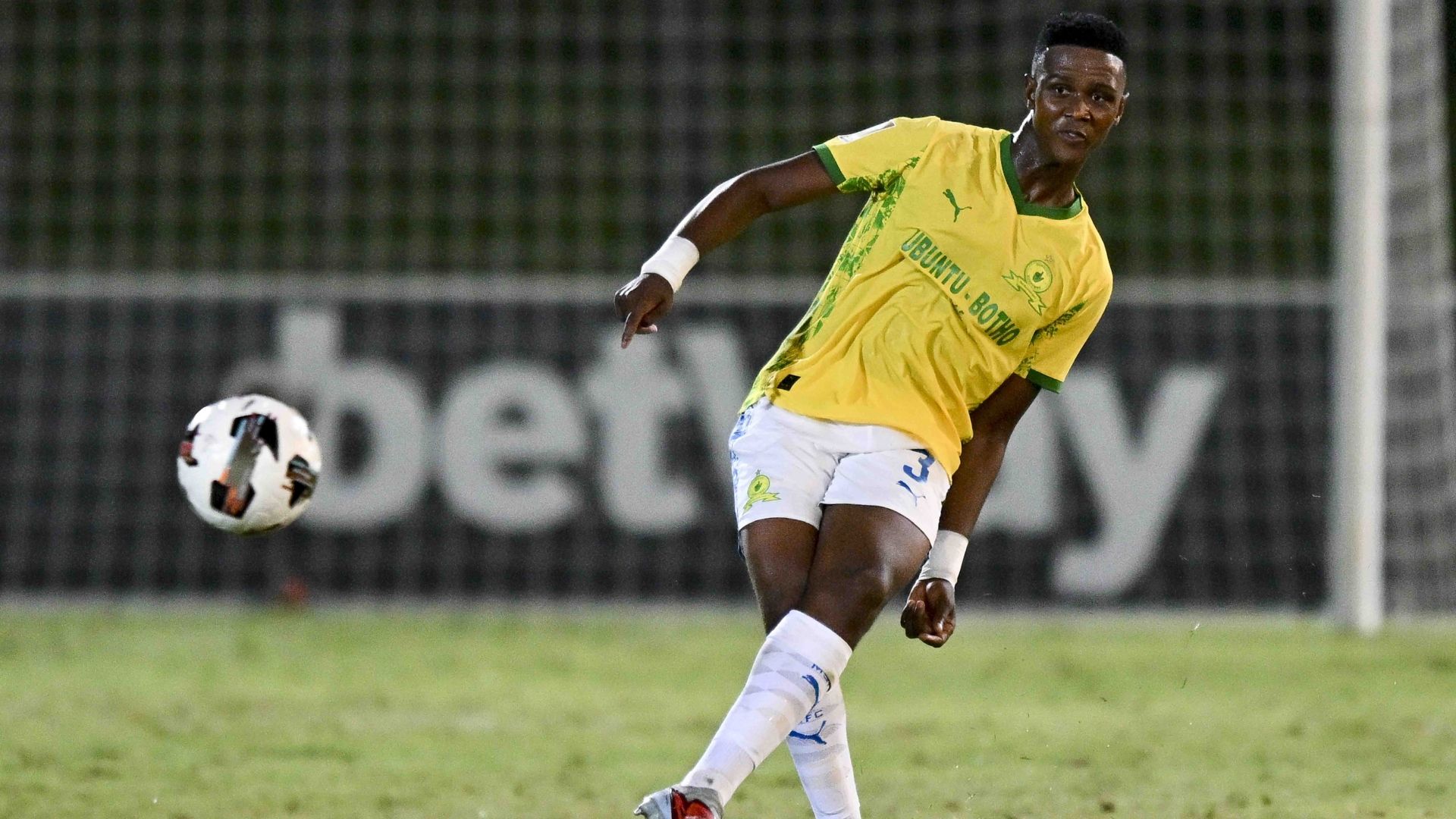 Khulumani Ndamane, Mamelodi Sundowns