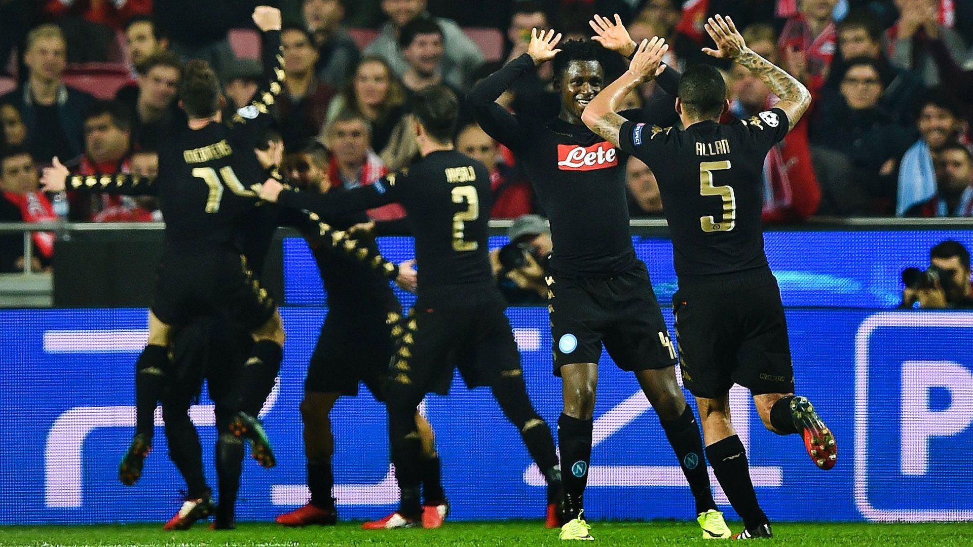 Napoli celebrating vs Benfica