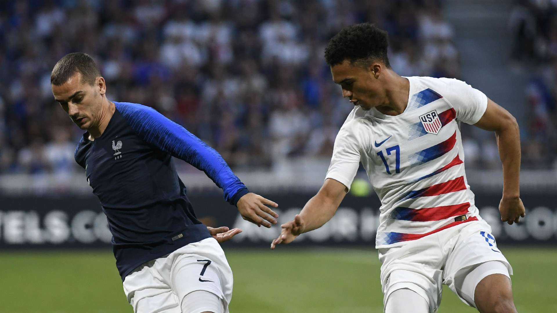 Antonee Robinson Antoin Griezmann 06082018