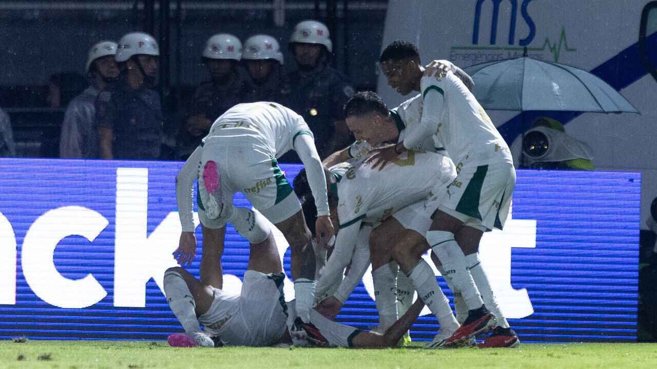 Jogadores do Palmeiras comemorando no Paulistão, 2024