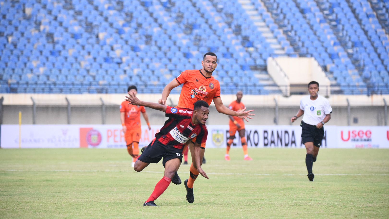Persiraja vs Persipura