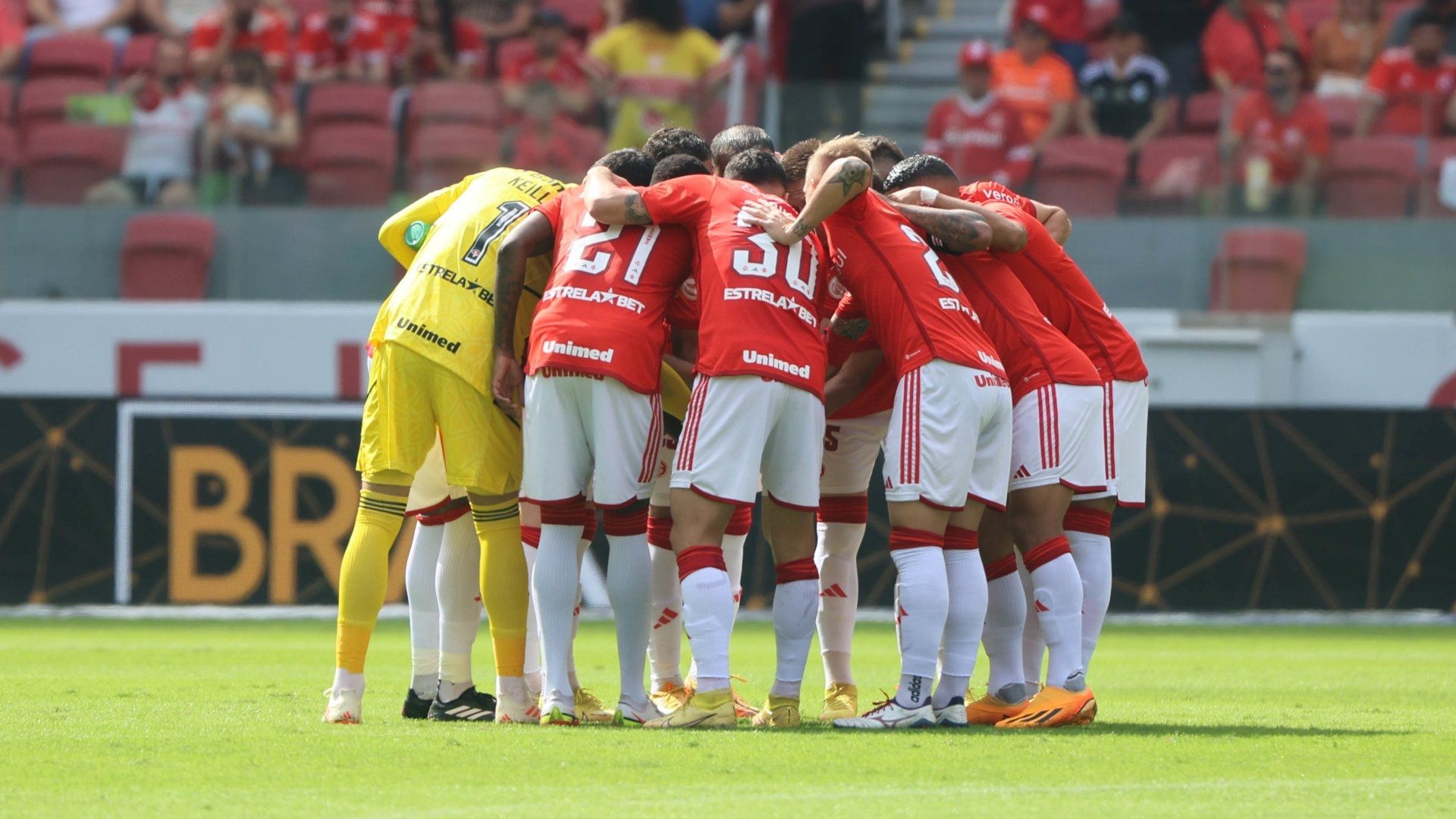 Jogadores do Internacional reunidos antes da partida contra o Flamengo, pelo Brasileirão, 23/04/2023