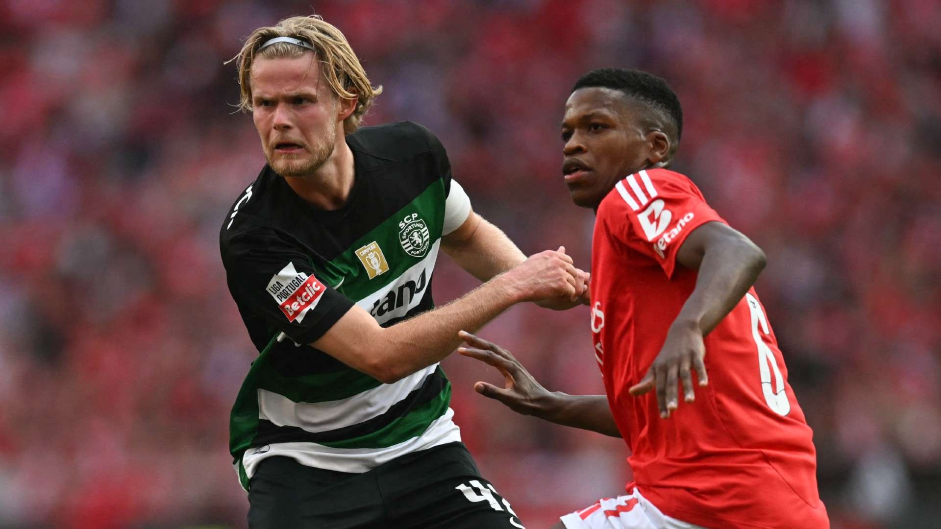 Sporting Lisbon's Danish midfielder #42 Morten Hjulmand (L) and Benfica's Danish defender #06 Alexander Bah