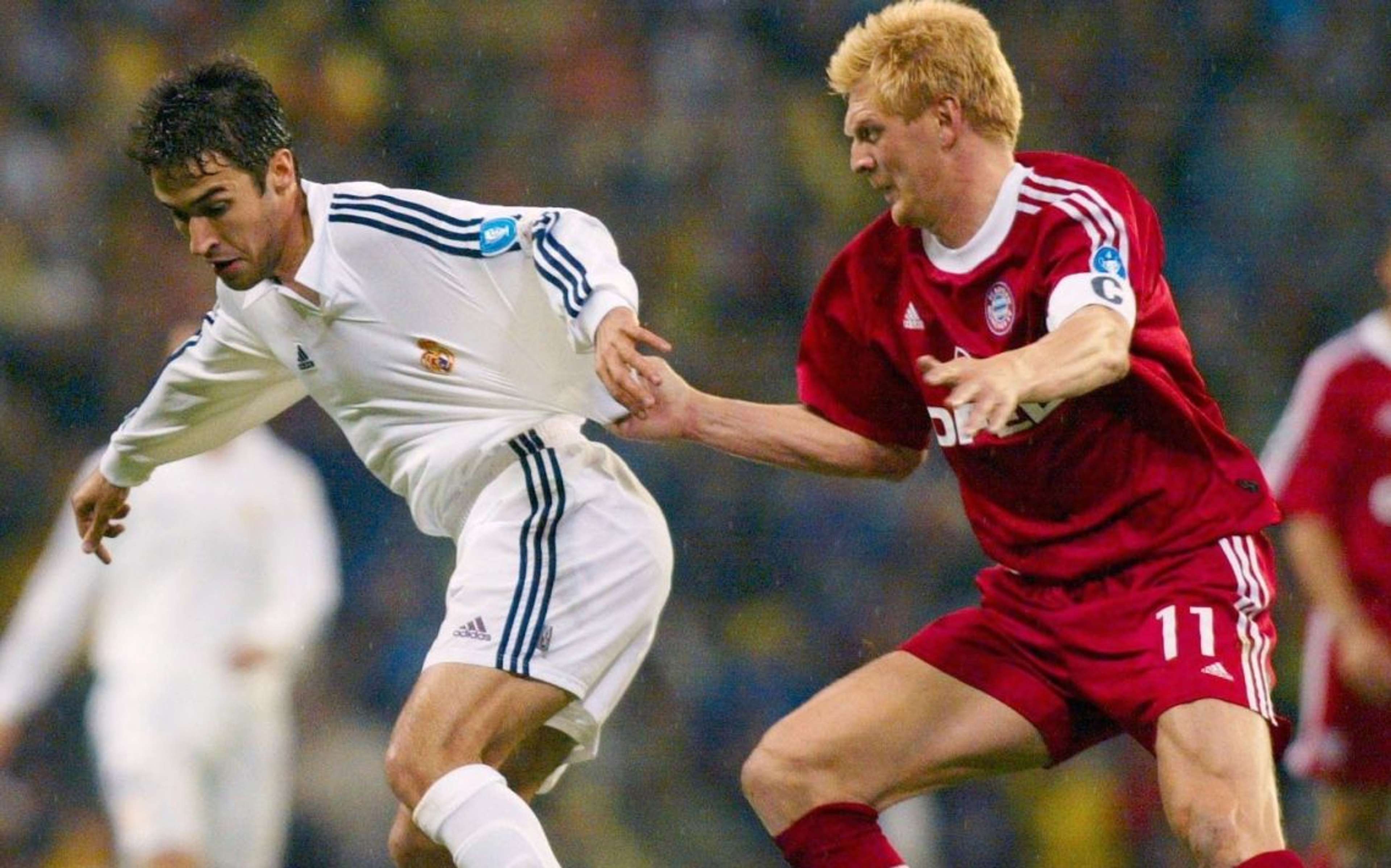 Stefan Effenberg im Zweikamp mit Raul, Real Madrid vs Bayern 2001/02