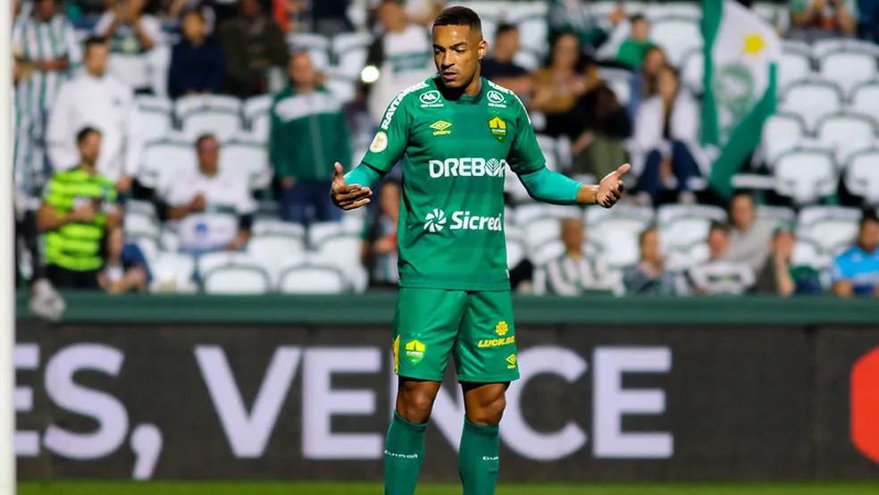 Jenison, pelo Cuiabá