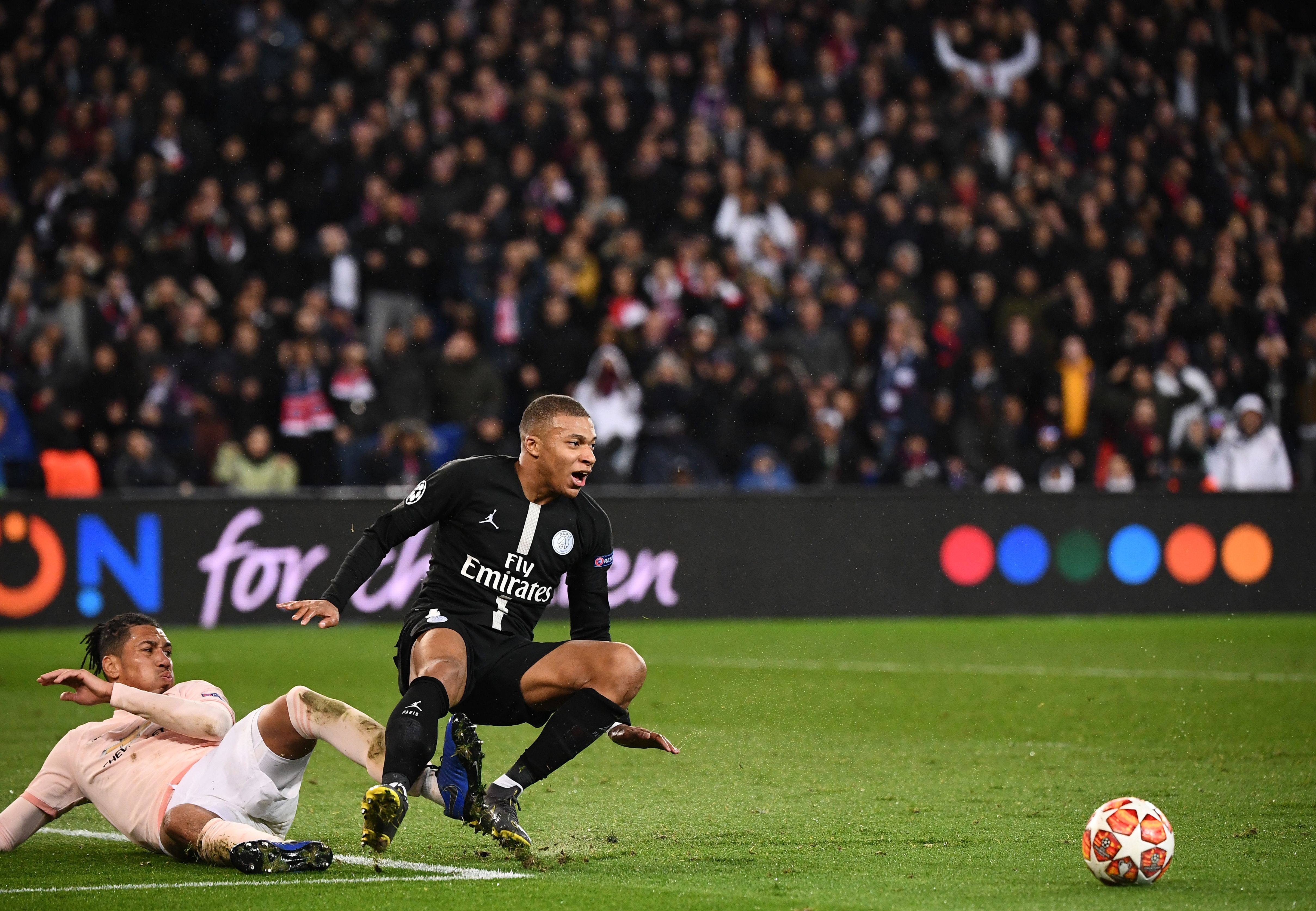 Smalling Mbappe Manchester United PSG