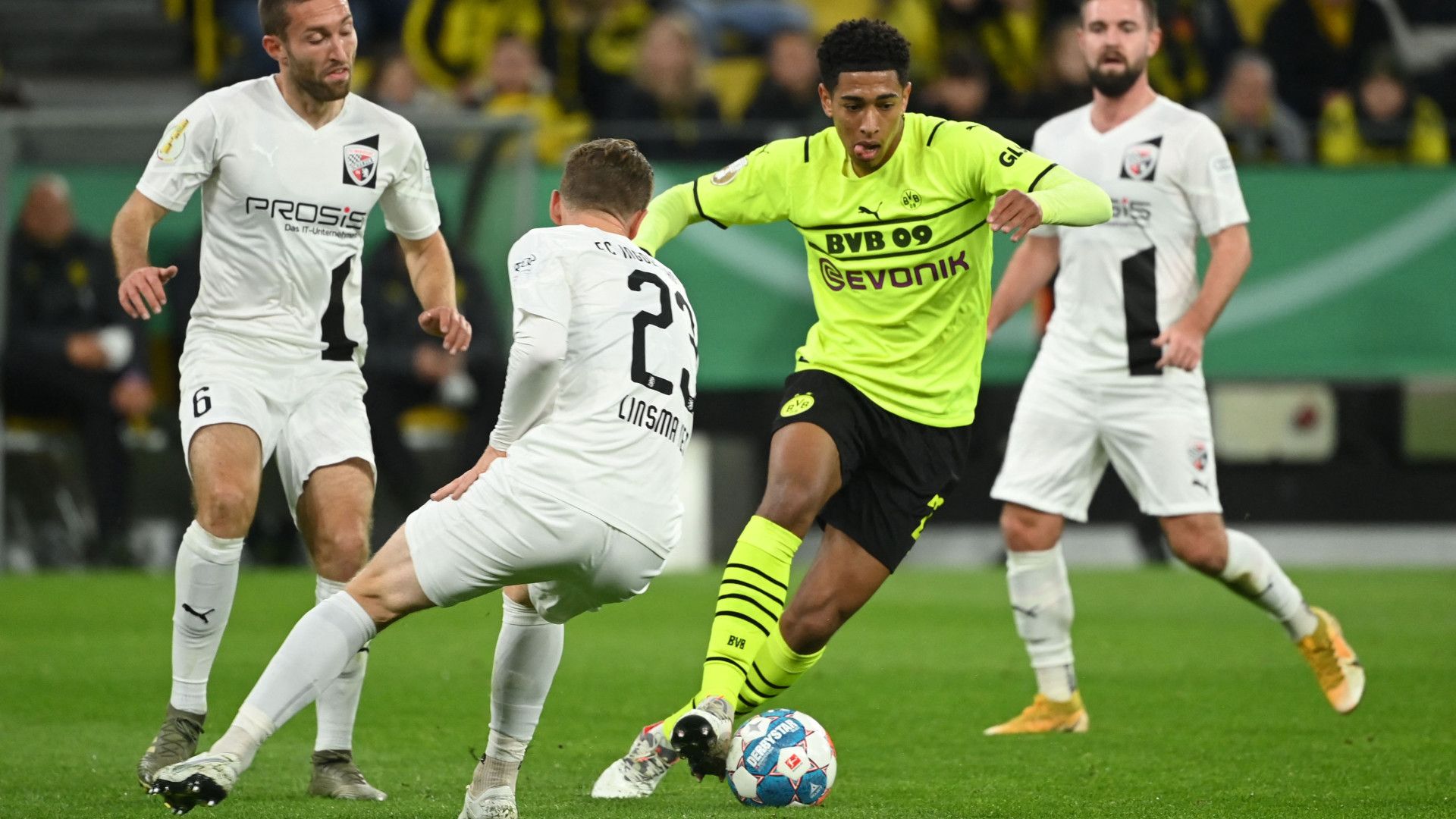 JUDE BELLINGHAM BORUSSIA DORTMUND GERMAN CUP DFB POKAL 26102021