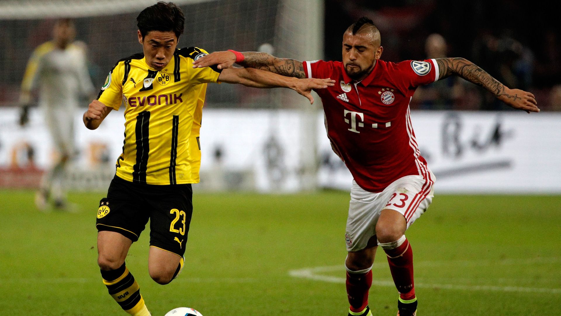 Vidal Kagawa Bayern Dortmund 2016