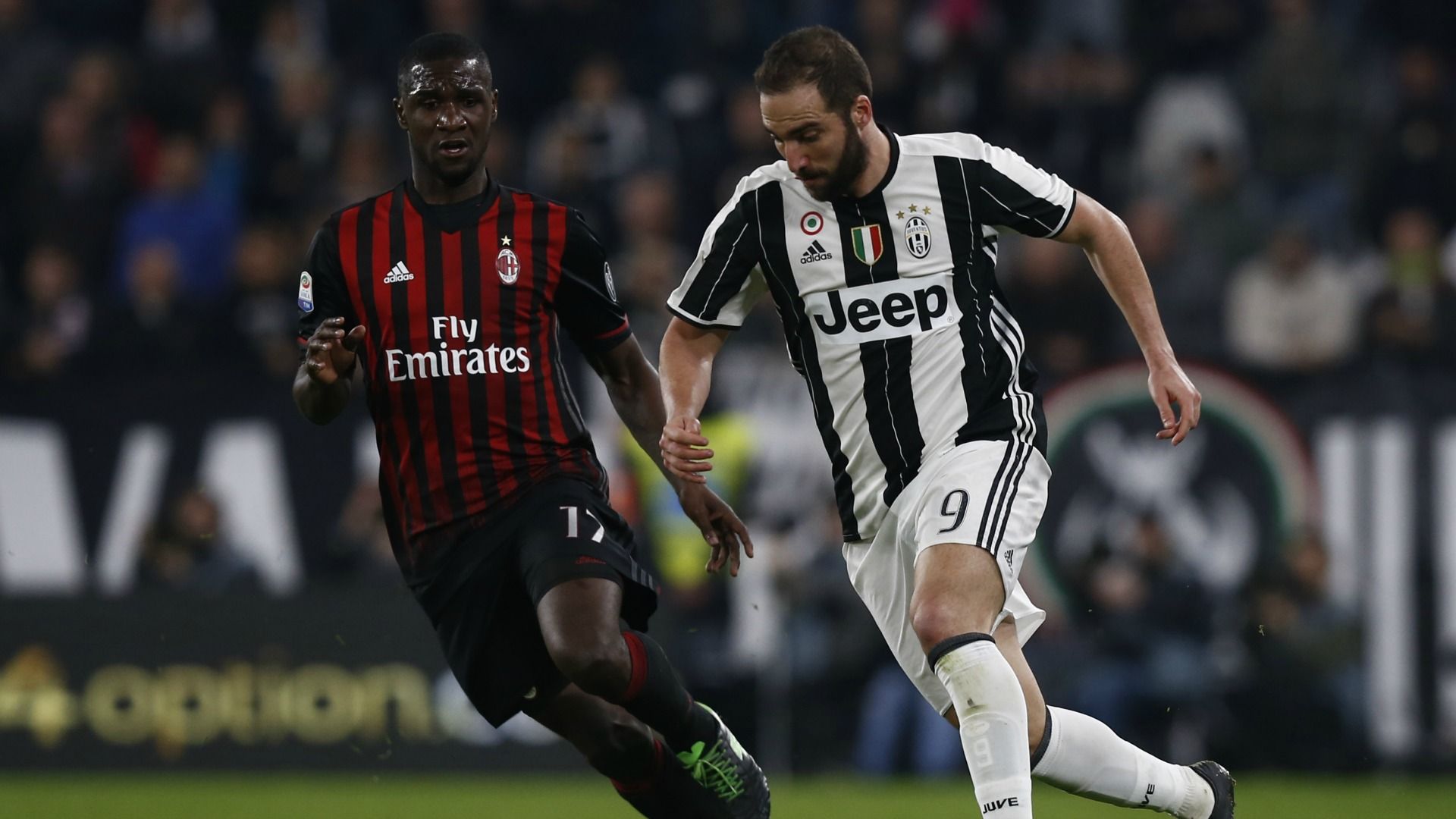 Cristian Zapata Gonzalo Higuain Juventus Milan Serie A