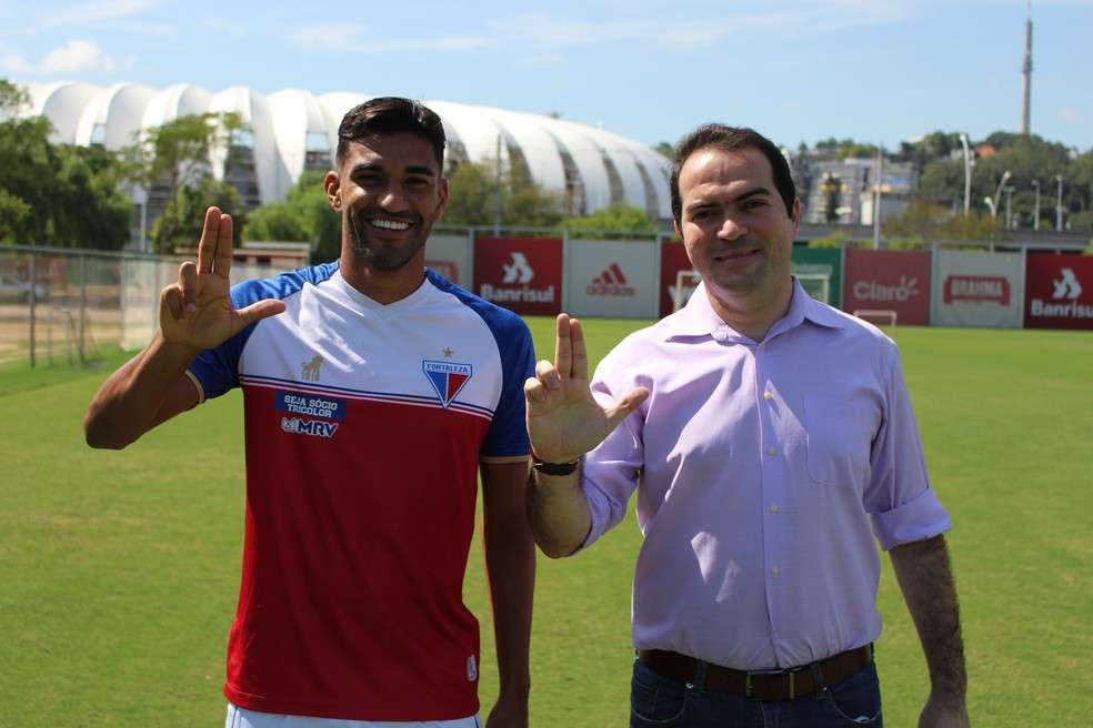 Isaque, do Fortaleza, acertou com o América-MG