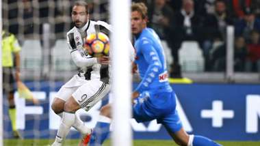 Gonzalo Higuain Ivan Strinic Juventus Napoli Coppa Italia