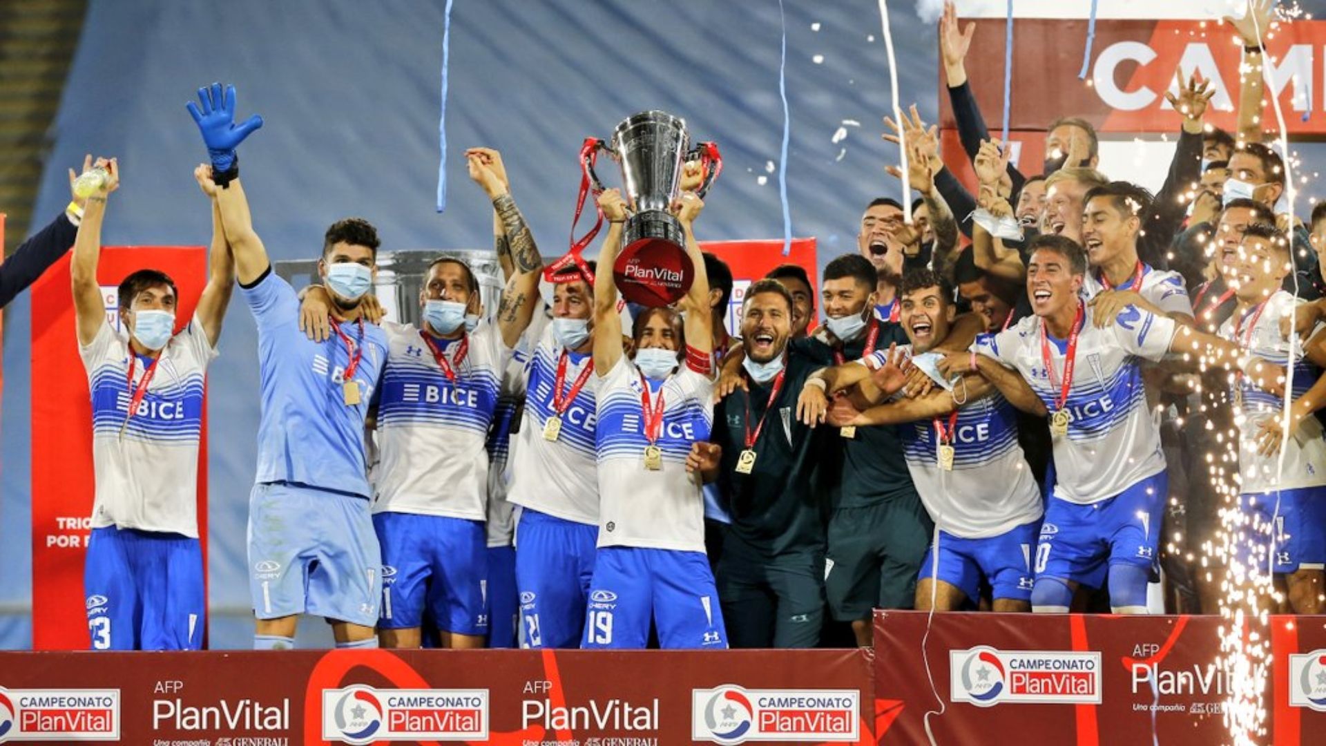 Universidad Católica tricampeón