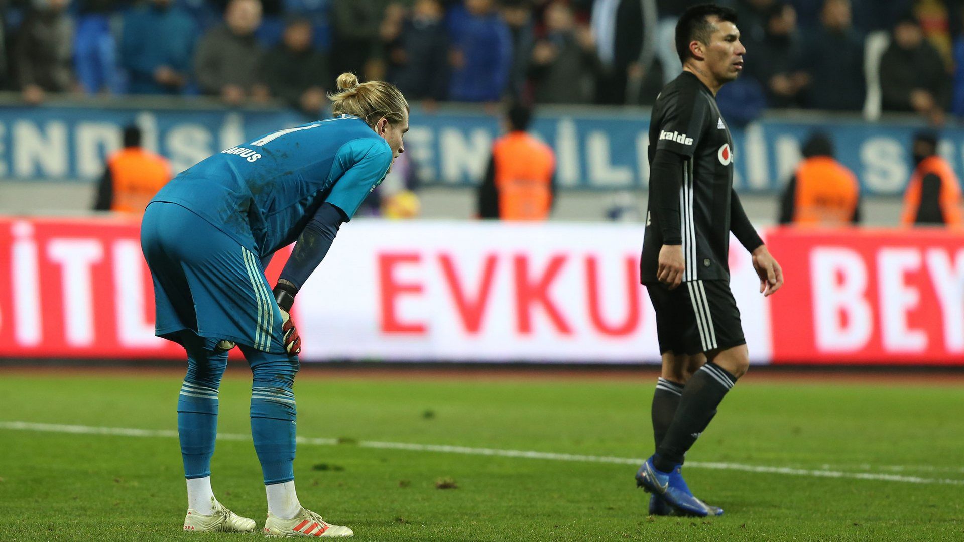Loris Karius Gary Medel Besiktas STSL 12222018