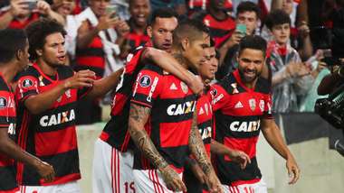 Paolo Guerrero Flamengo Atletico-PR Copa Libertadores 12042017