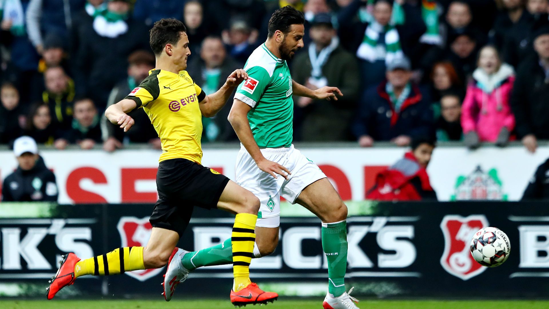 Thomas Delaney Claudio Pizarro Borussia Dortmund BVB 04052019