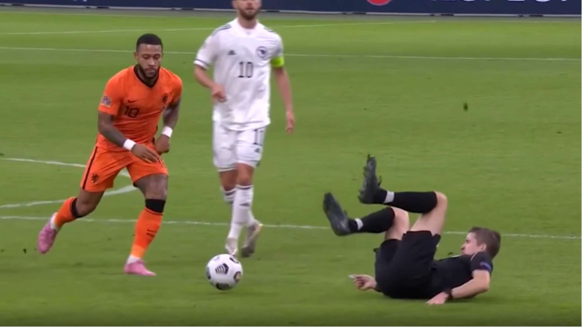 GFX Memphis Depay Netherlands Bosnia 2020