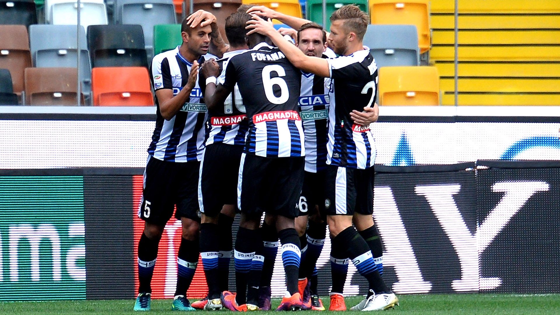 Udinese celebrating vs Pescara