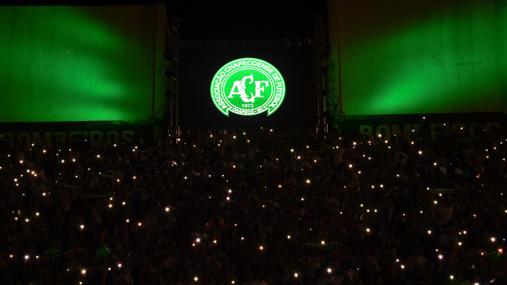 Arena Conda homenagens Chapecoense 30112016