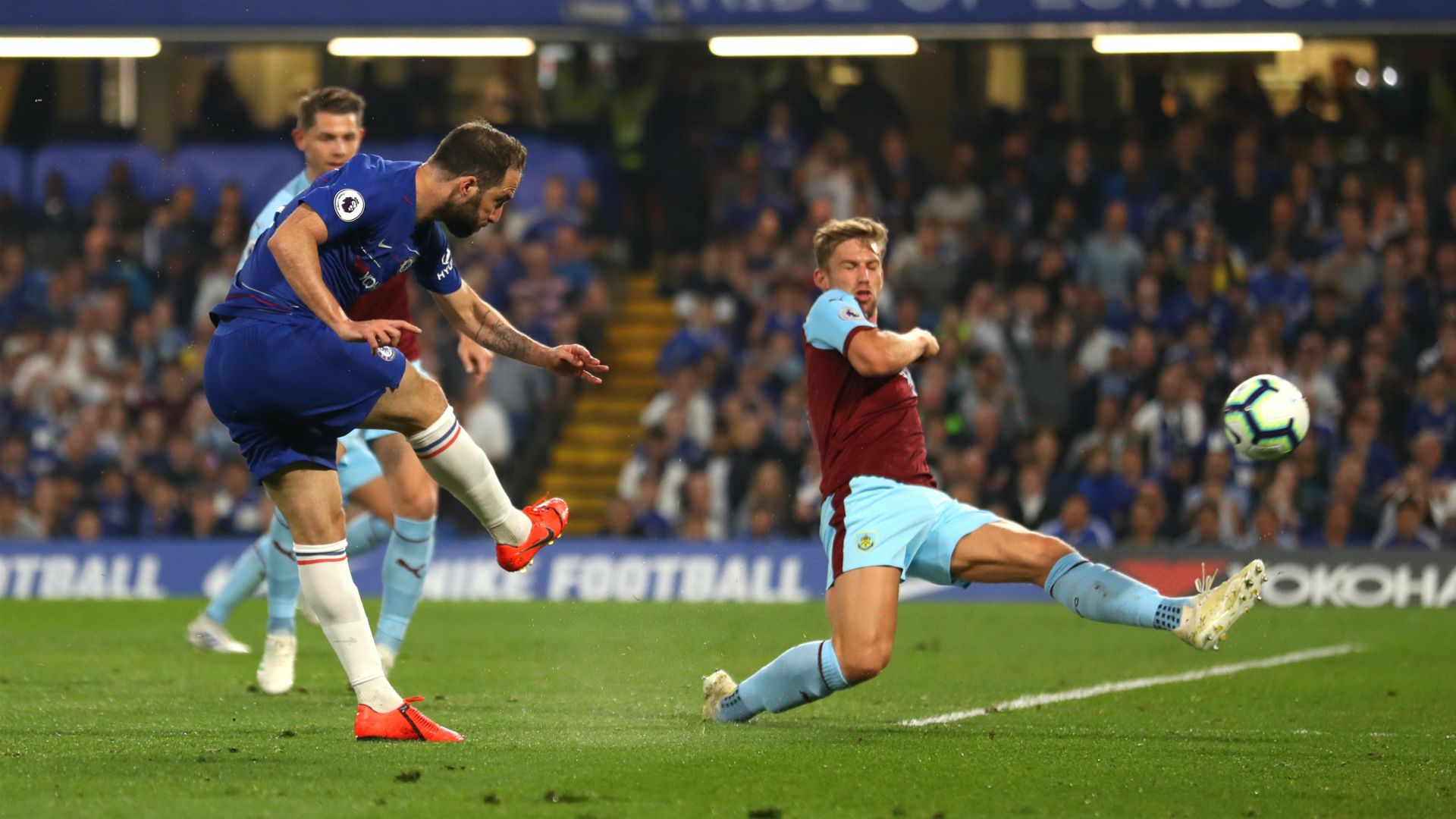 Chelsea Burnley Gonzalo Higuain