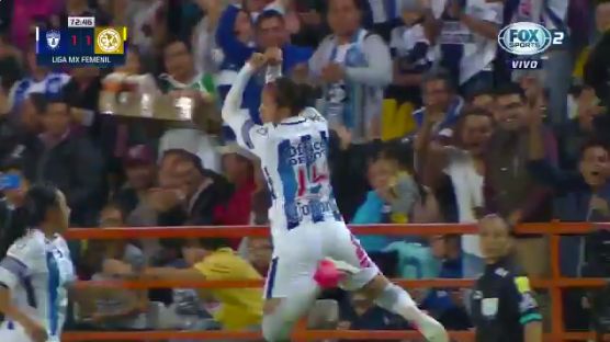 Festejo jugadora del Pachuca a lo Cristiano