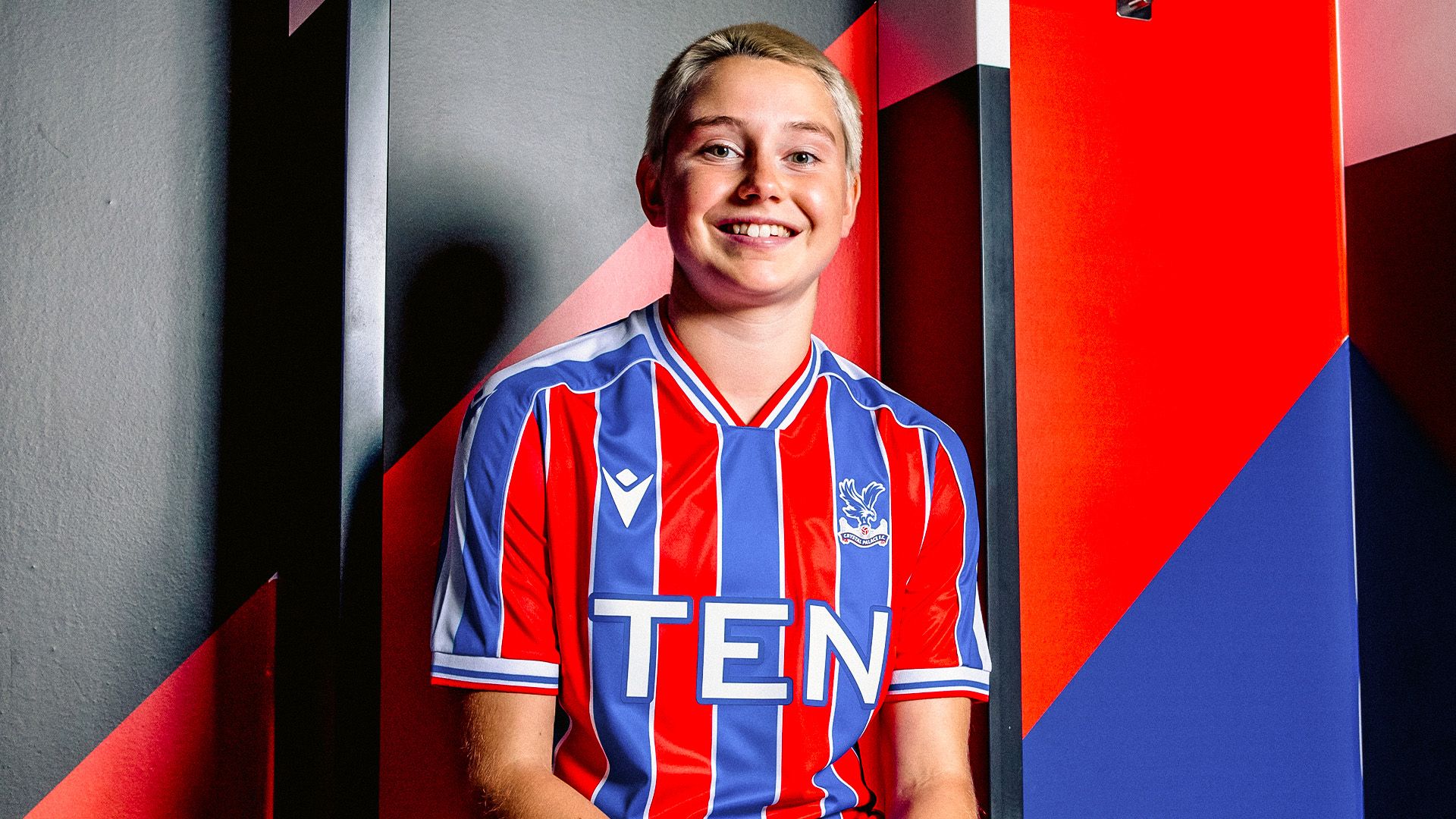 Lola Smith joins Crystal Palace