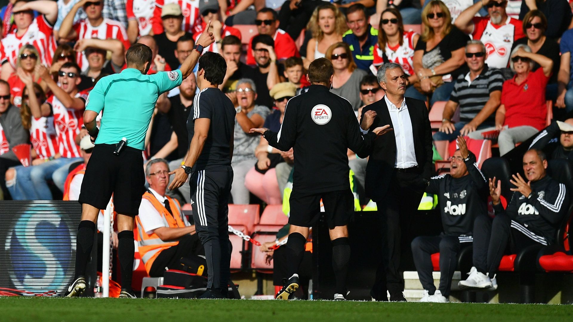 Jose Mourinho sent off, Southampton v Man Utd, 17/18